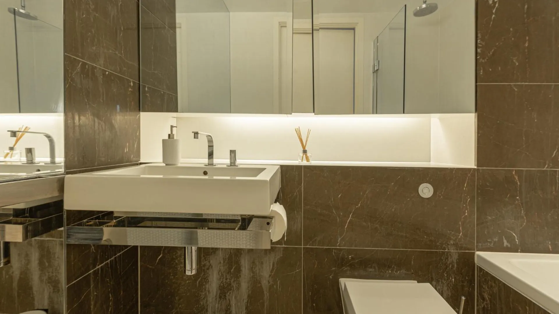 Luxury 1 Bedroom Canary Wharf Apt Couples & Work-Friendly Londra