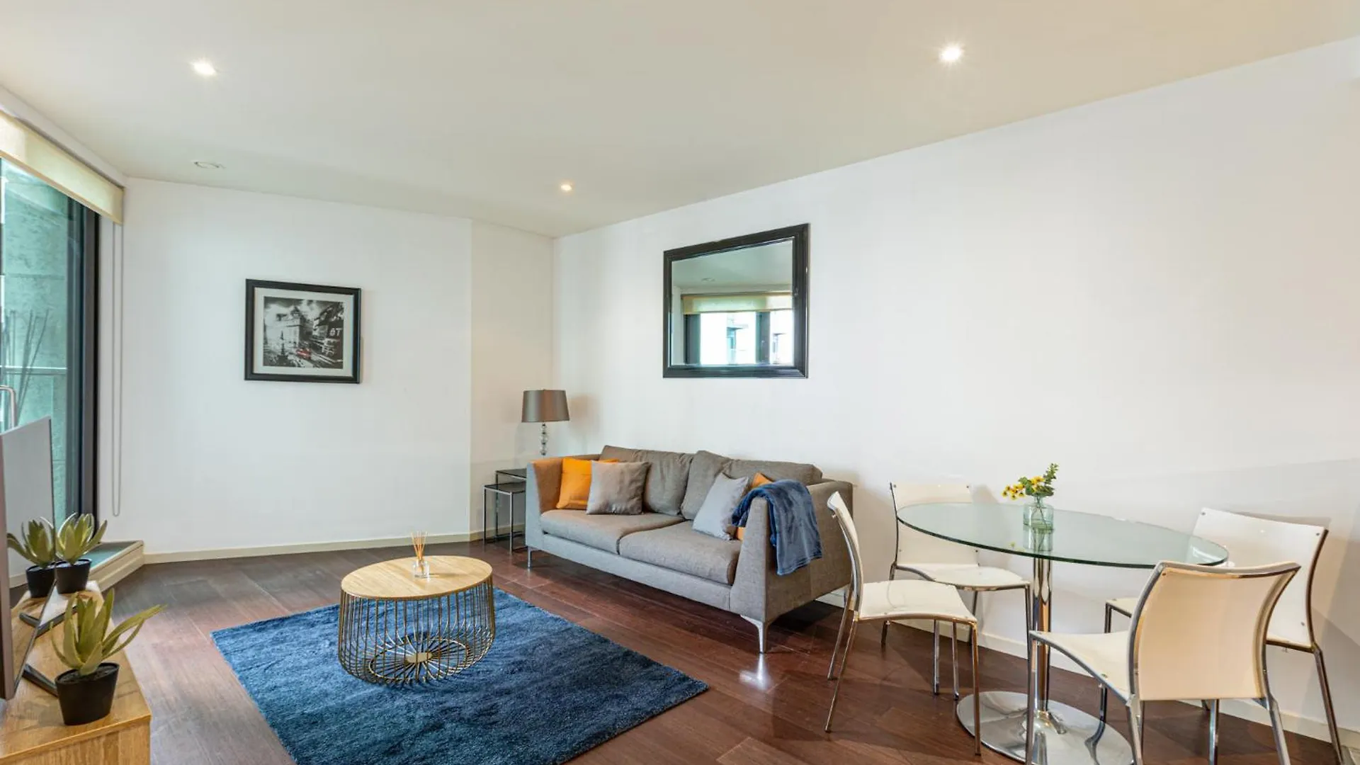 Luxury 1 Bedroom Canary Wharf Apt Couples & Work-Friendly London