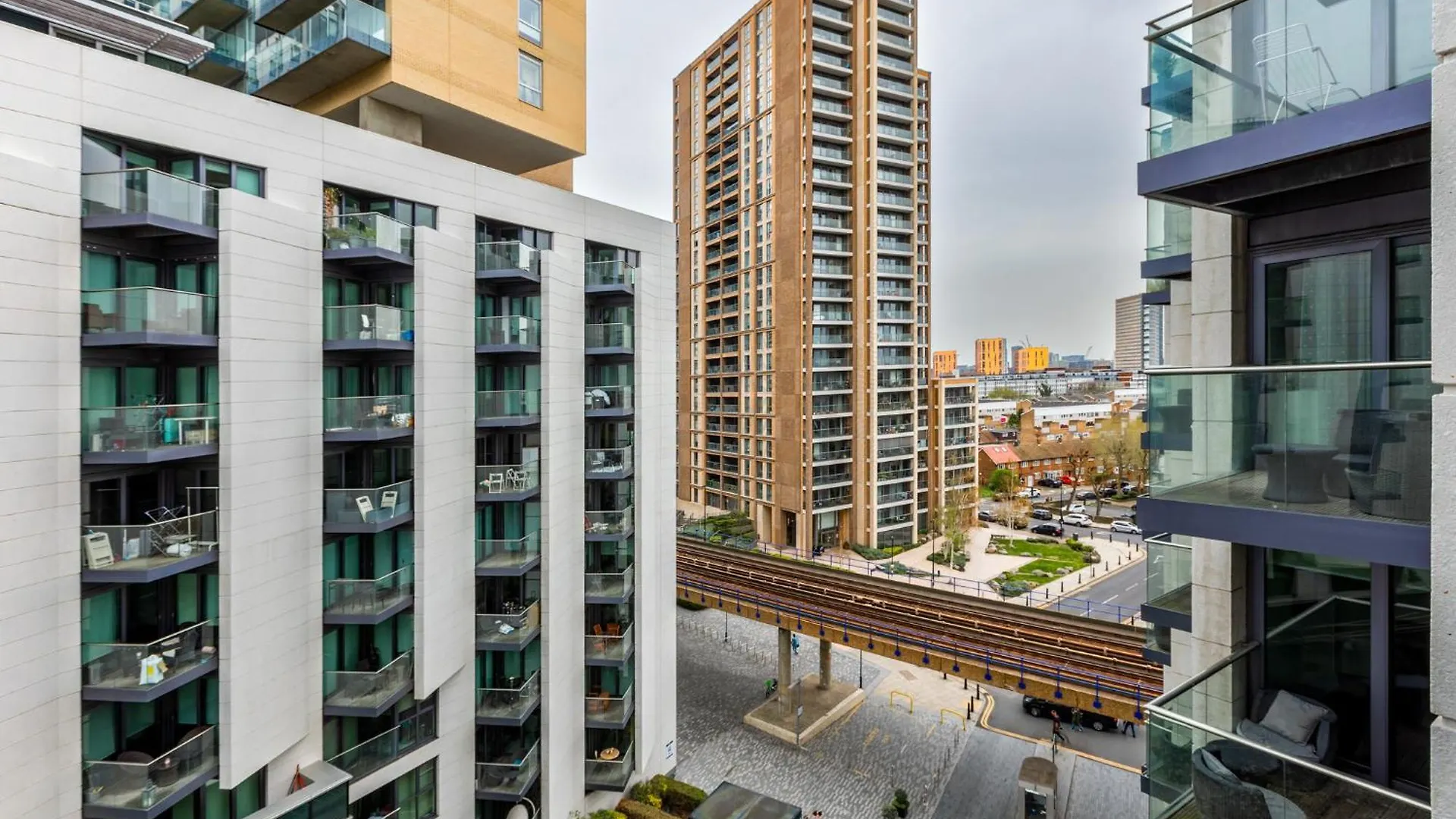 Apartment Luxury 1 Bedroom Canary Wharf Apt Couples & Work-Friendly London United Kingdom