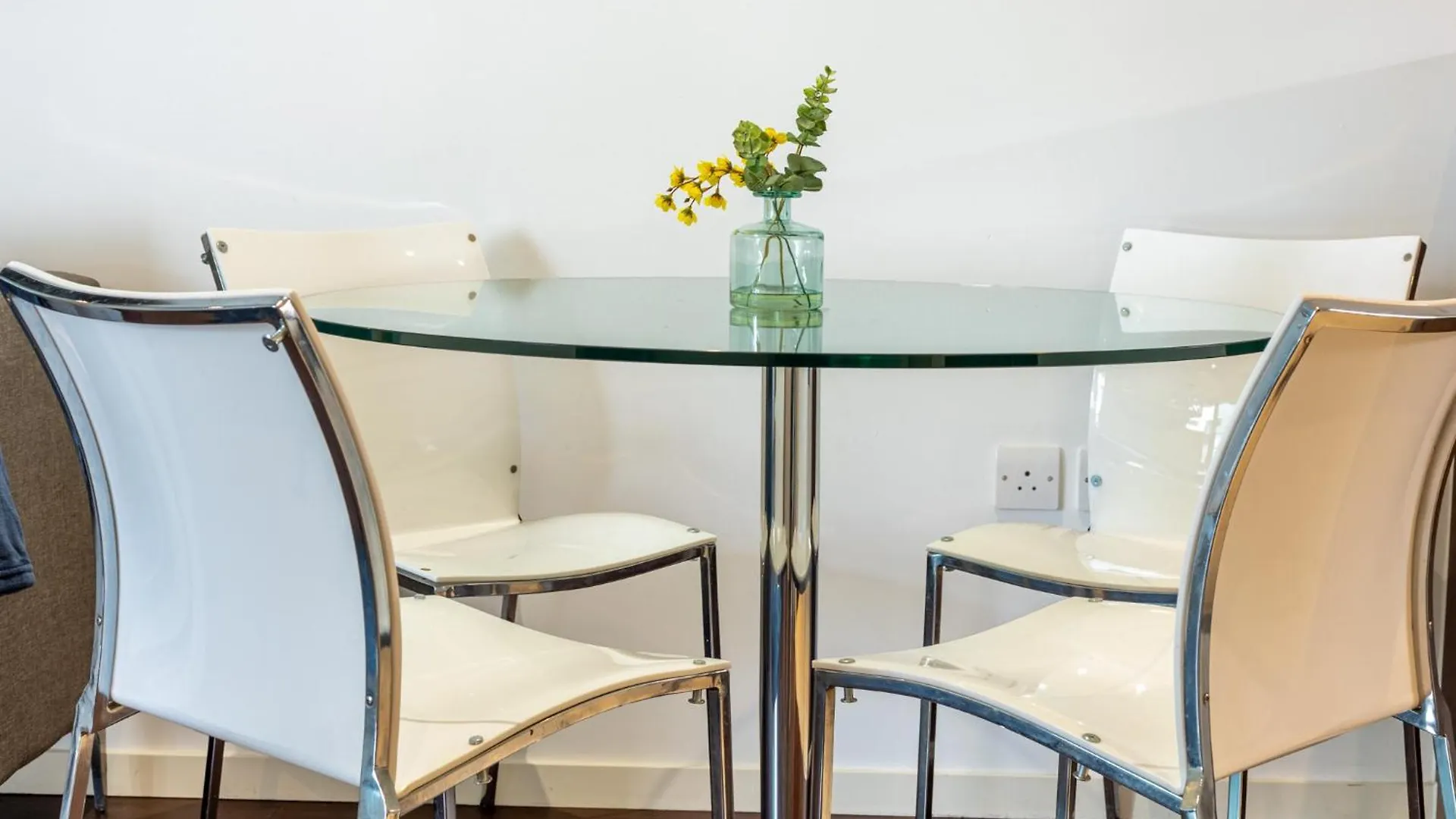 Apartment Luxury 1 Bedroom Canary Wharf Apt Couples & Work-Friendly London