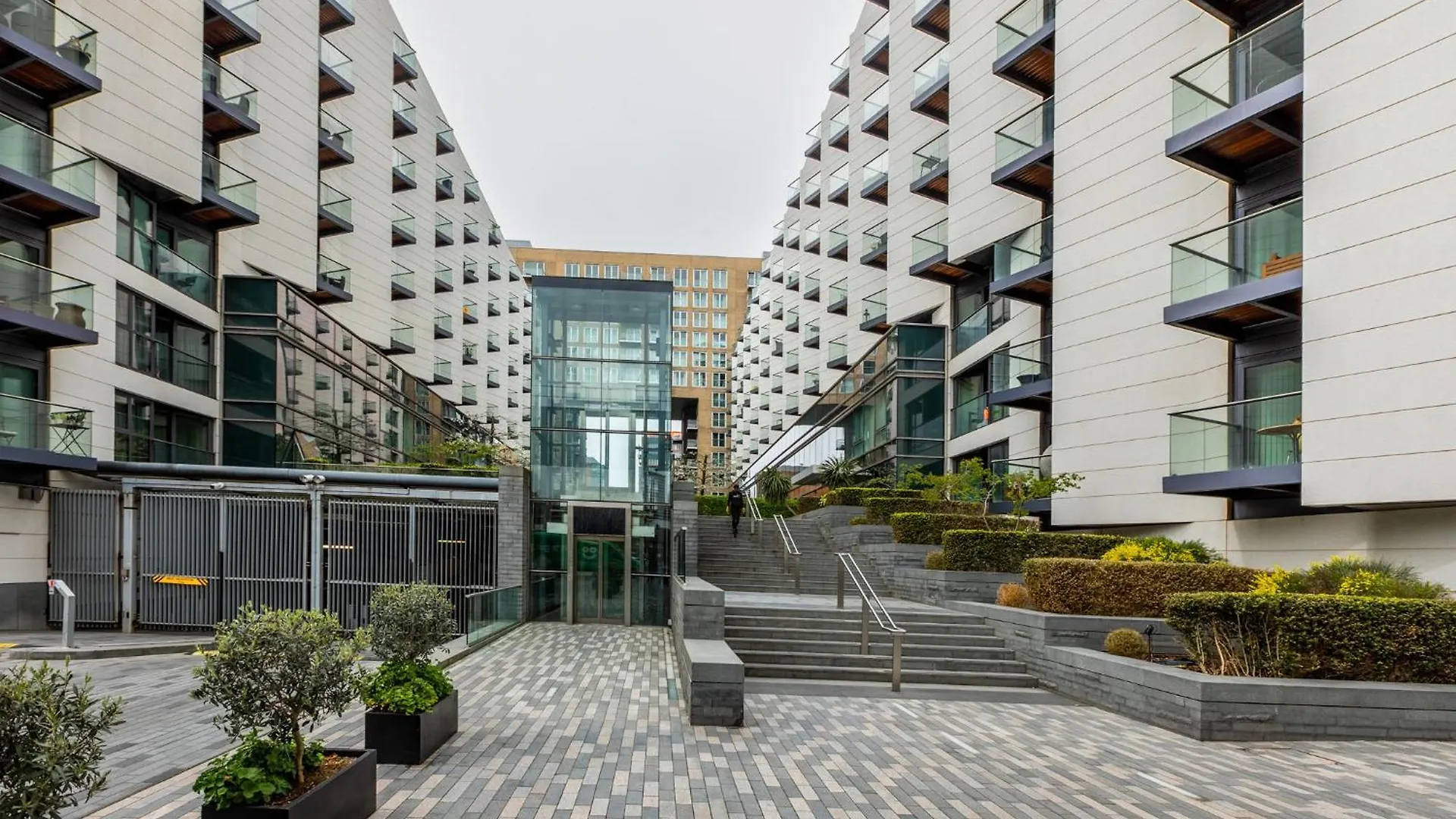 Apartment Luxury 1 Bedroom Canary Wharf Apt Couples & Work-Friendly London