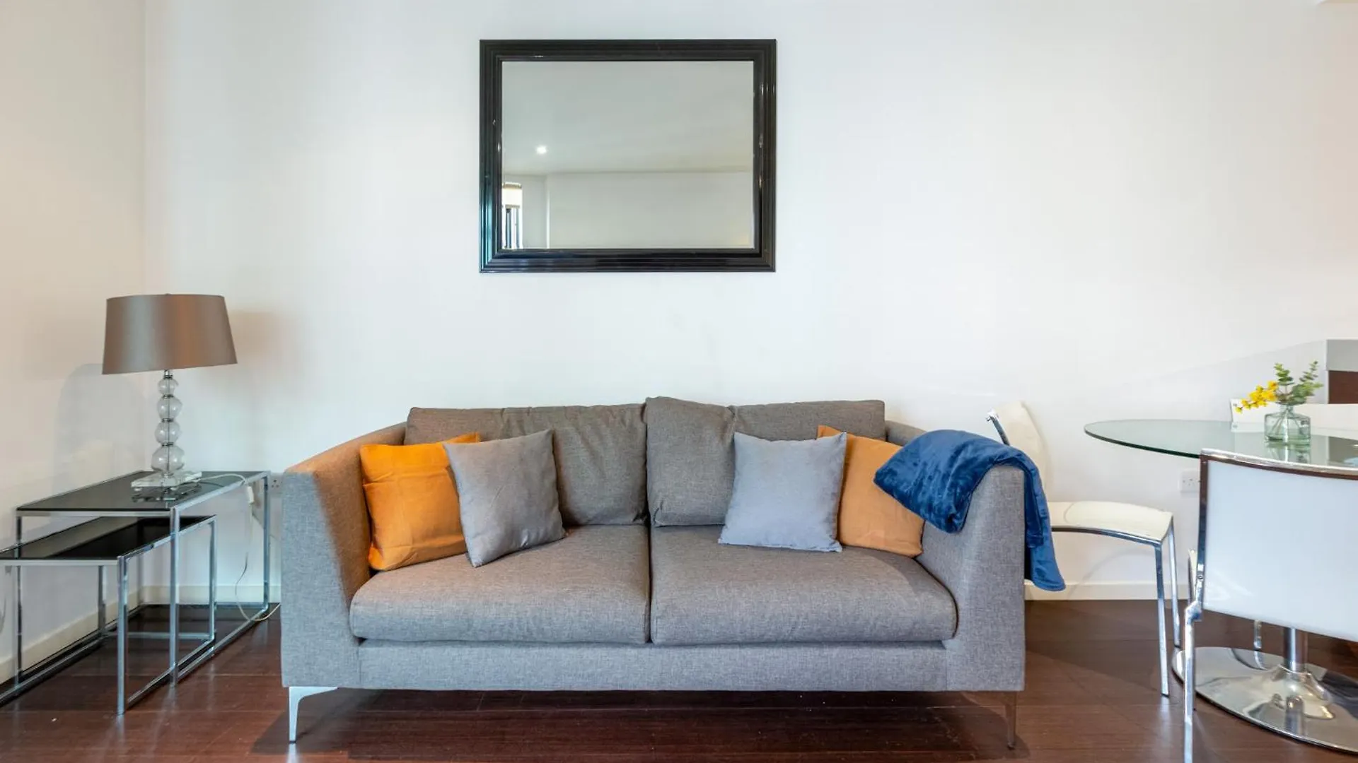 Apartment Luxury 1 Bedroom Canary Wharf Apt Couples & Work-Friendly London