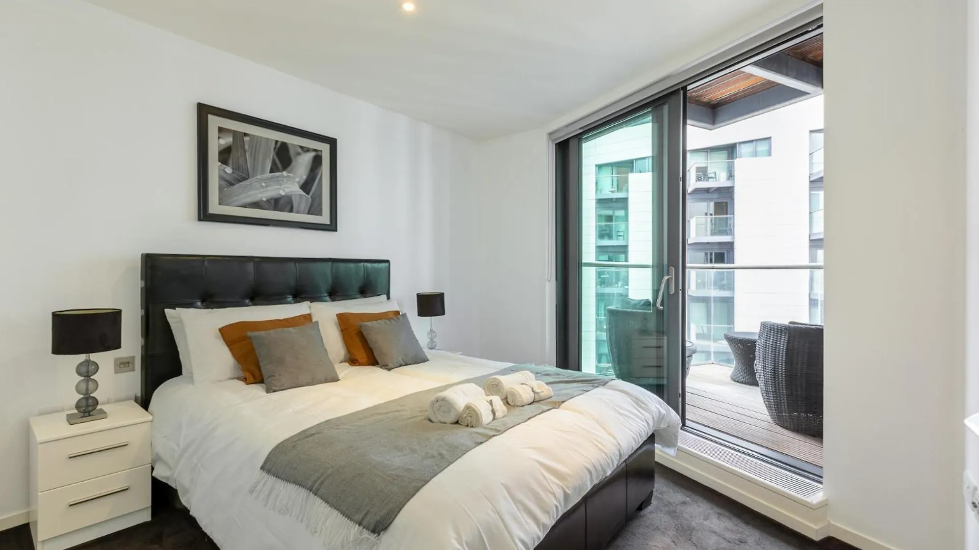 Luxury 1 Bedroom Canary Wharf Apt Couples & Work-Friendly London 0*,  United Kingdom