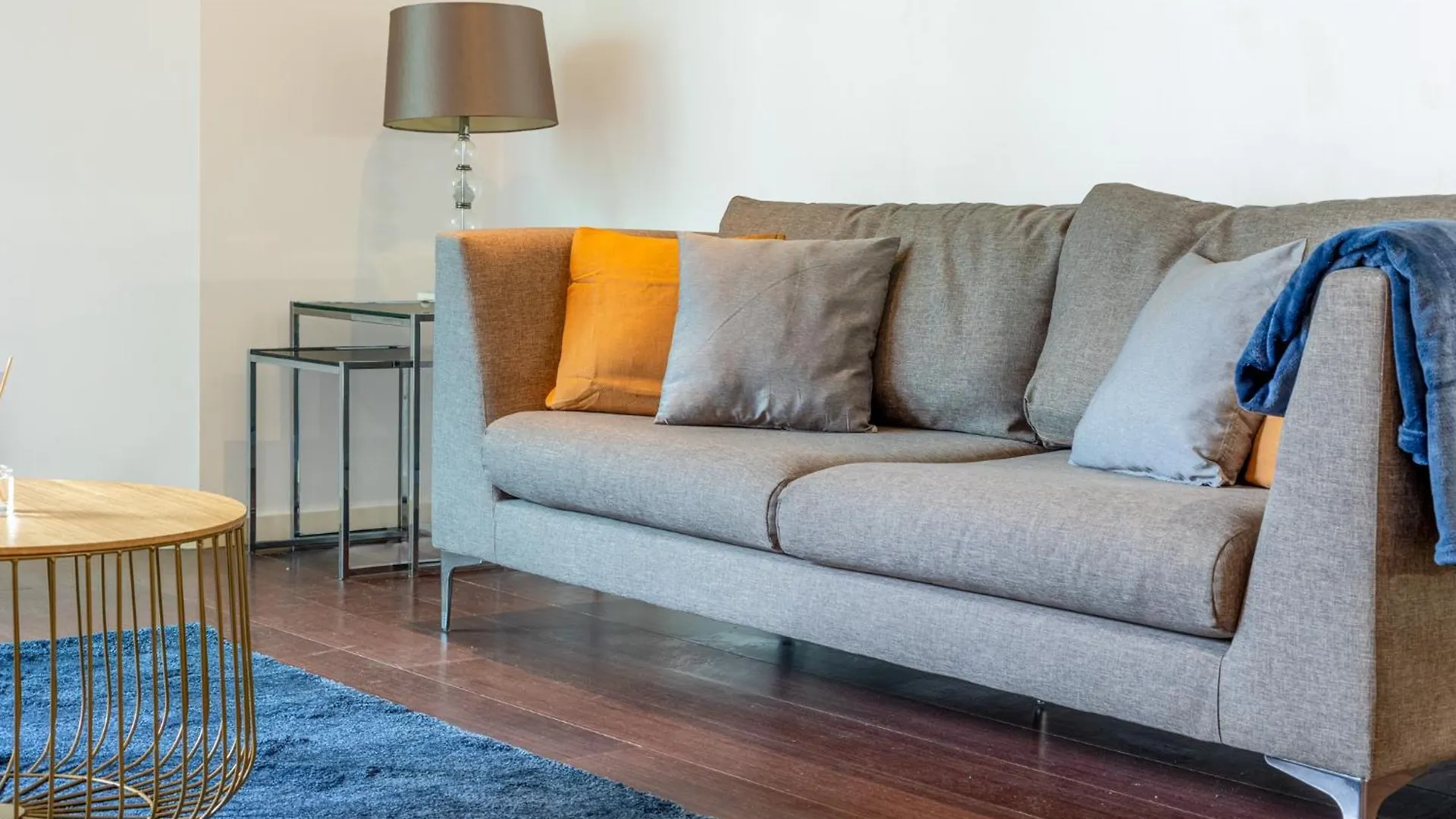 Luxury 1 Bedroom Canary Wharf Apt Couples & Work-Friendly London Apartment